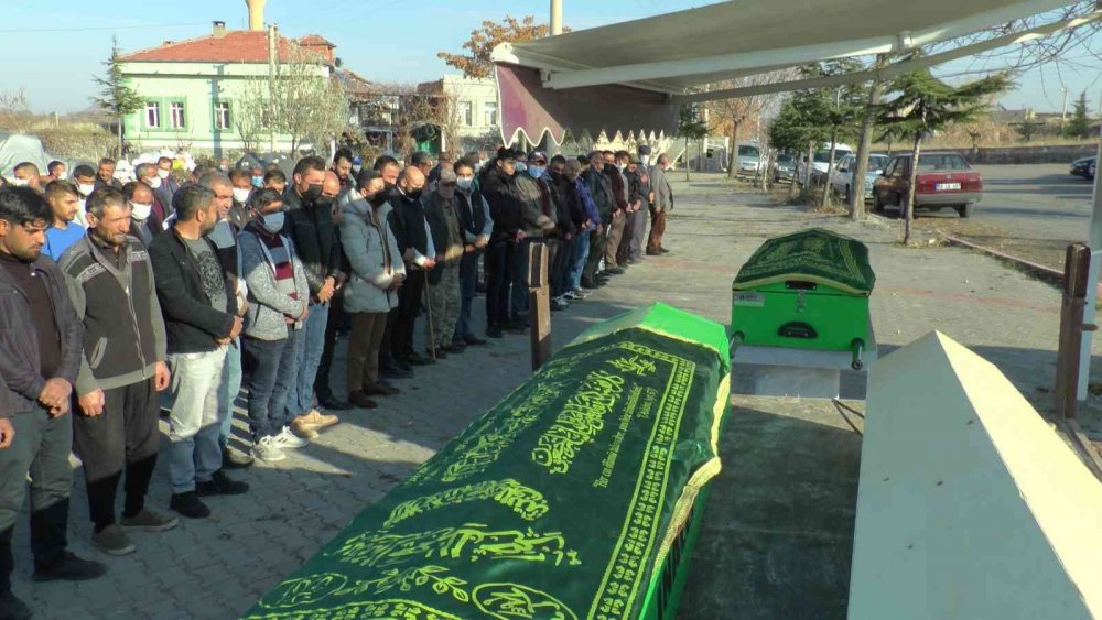 Konya'daki korkunç kazada ölen Karaca ailesinden 3 kişi Nevşehir'de toprağa verildi