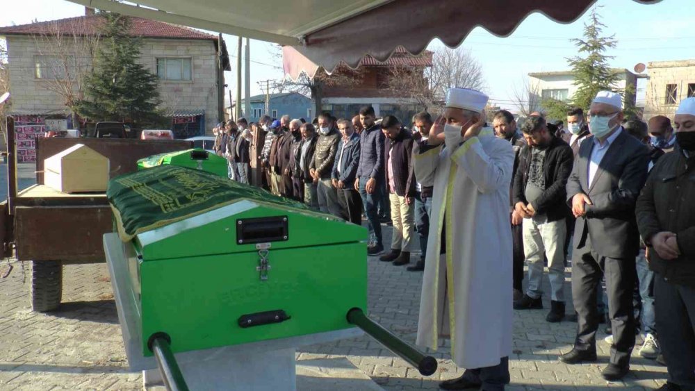 Konya'daki korkunç kazada ölen Karaca ailesinden 3 kişi Nevşehir'de toprağa verildi