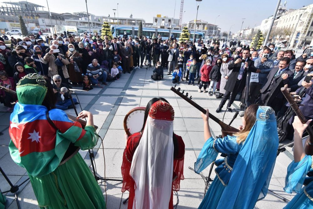 5 ülke 19 şehirden 35 halk aşığı Konya'da buluştu