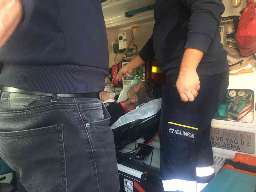 Konya’da 4 katlı binanın çatısında yangın! 1 itfaiye eri hastanelik oldu