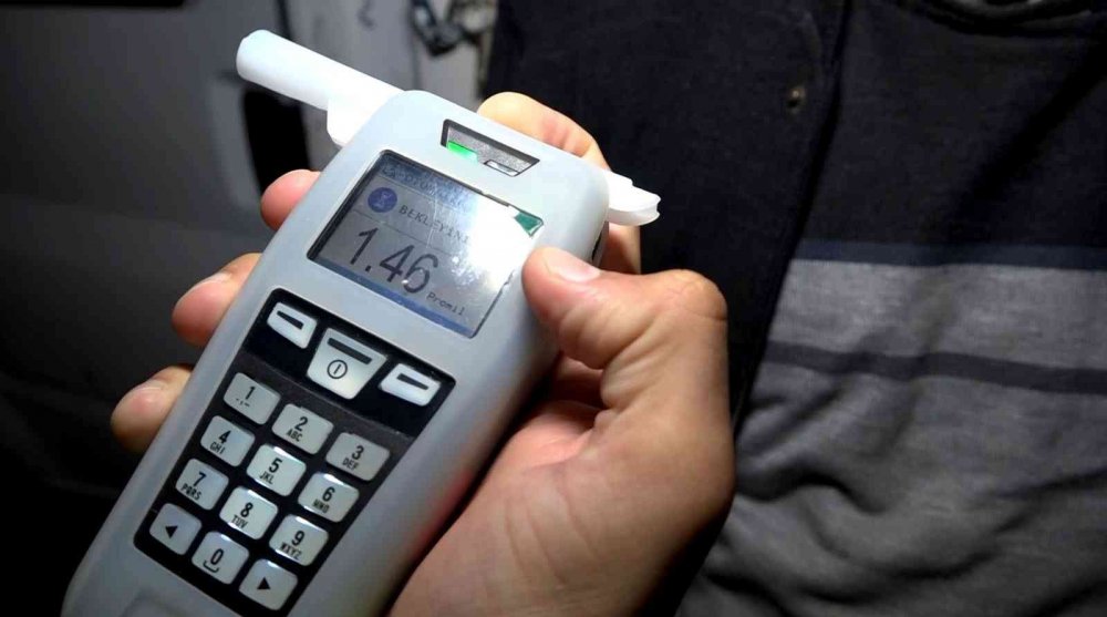 Aksaray'da alkollü araç kullanırken yakalanan sürücü suçu müşteriye attı