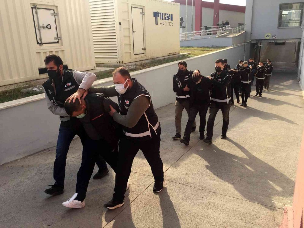 Konya, Adana ve Mersin'de 33 ayrı adrese eş zamanlı baskın! 9 silah kaçakçısı tutuklandı