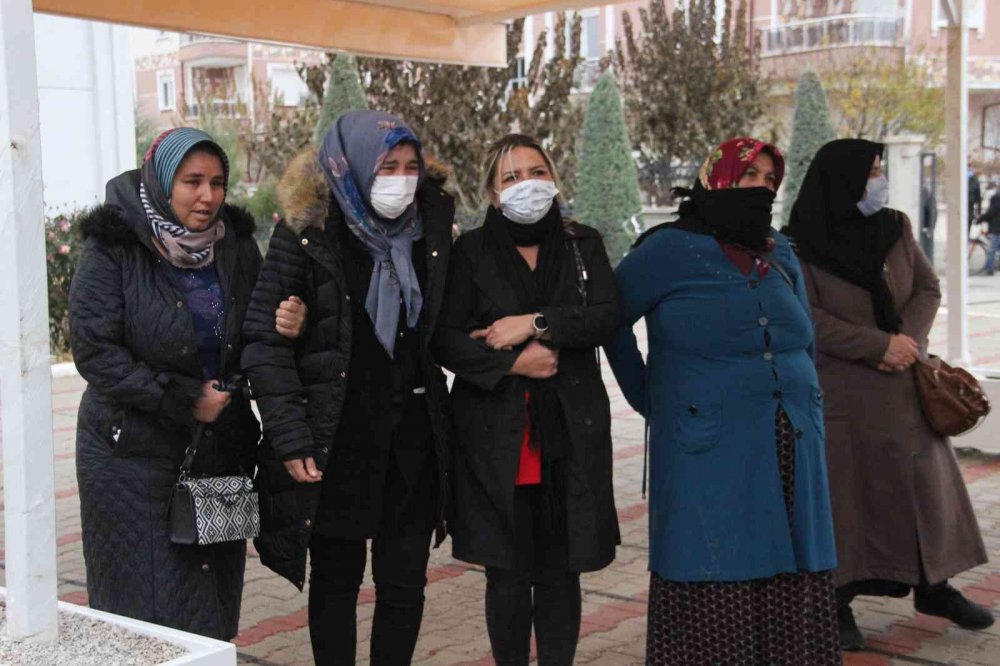 Minik Müslüme Karaman'da gözyaşlarıyla defnedildi! Ailesinden 8 kişi cenazeye katılamadı