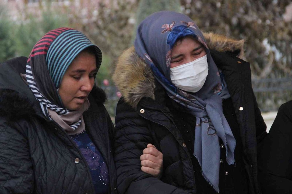 Minik Müslüme Karaman'da gözyaşlarıyla defnedildi! Ailesinden 8 kişi cenazeye katılamadı