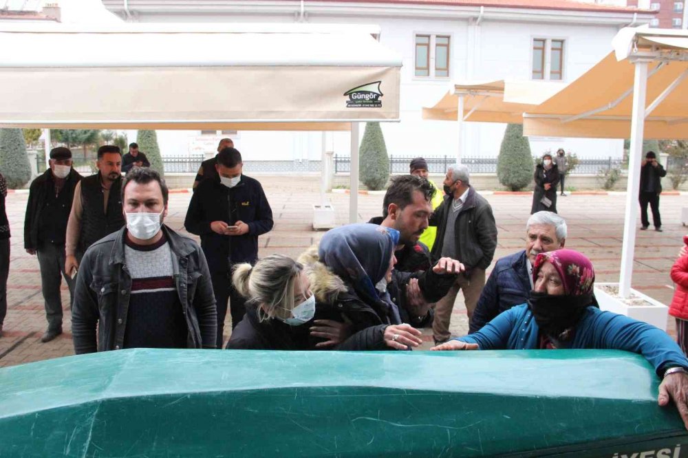 Minik Müslüme Karaman'da gözyaşlarıyla defnedildi! Ailesinden 8 kişi cenazeye katılamadı