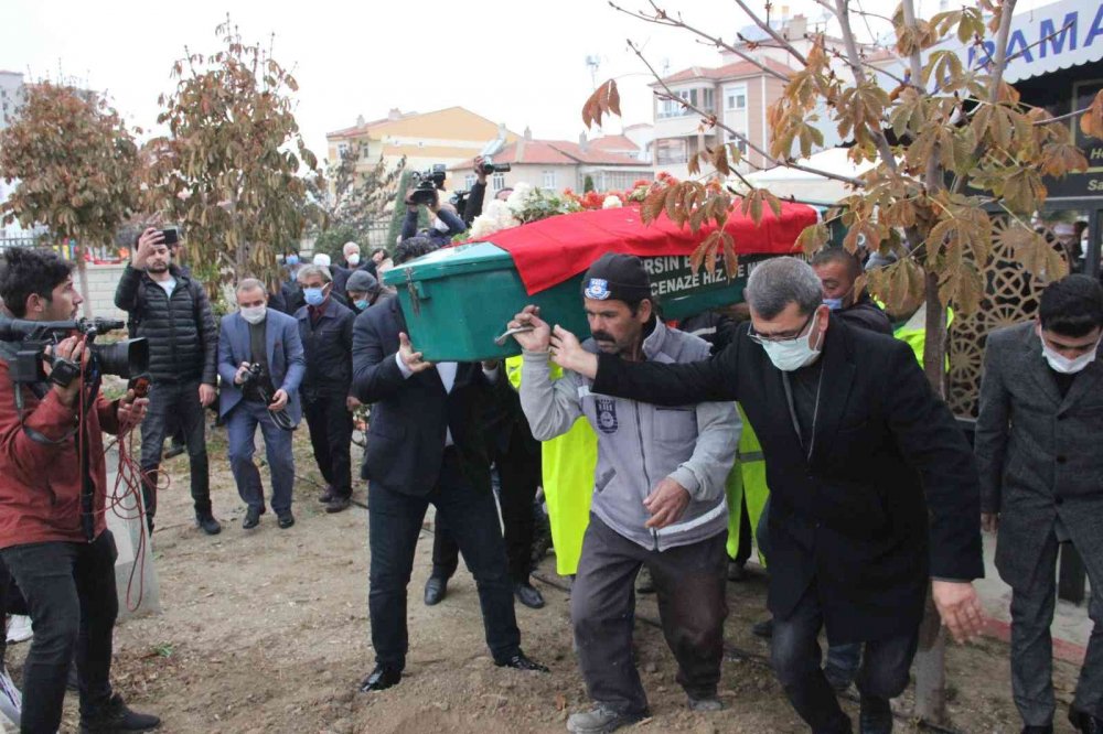 Minik Müslüme Karaman'da gözyaşlarıyla defnedildi! Ailesinden 8 kişi cenazeye katılamadı