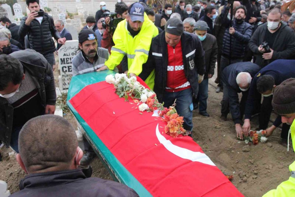 Minik Müslüme Karaman'da gözyaşlarıyla defnedildi! Ailesinden 8 kişi cenazeye katılamadı