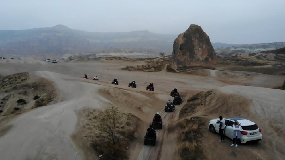 Uçuşlar iptal edildi! Kapadokya’yı havadan göremeyince karadan gezdiler