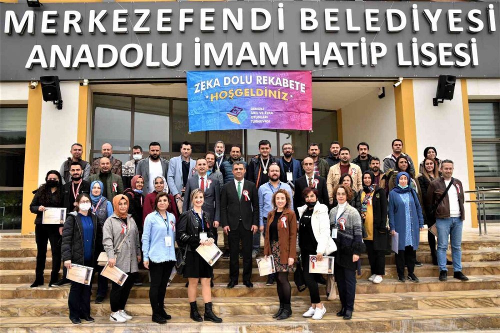 Aklınla '1000 Yaşa Öğretmenim' Zekâ Oyunları Turnuvası şampiyonlarına ödül