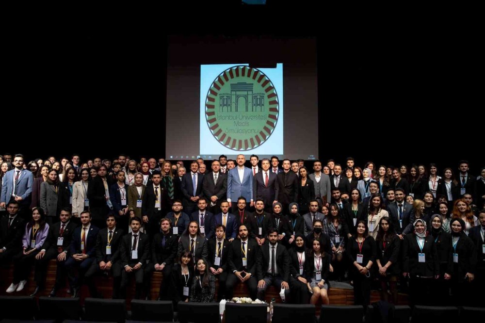 Bakan Gül gençleri uyardı: Aklınızı kiraya vermeyin!