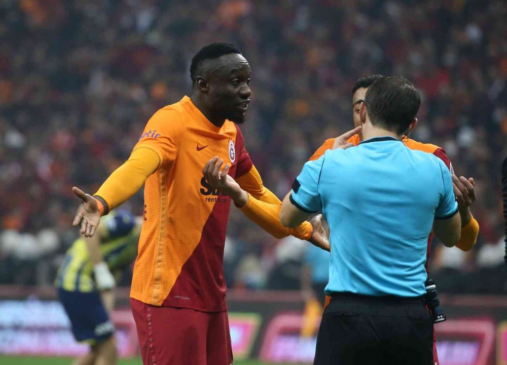 Dev Galatasaray Fenerbahçe derbisinde kazandıran golü Crespo attı