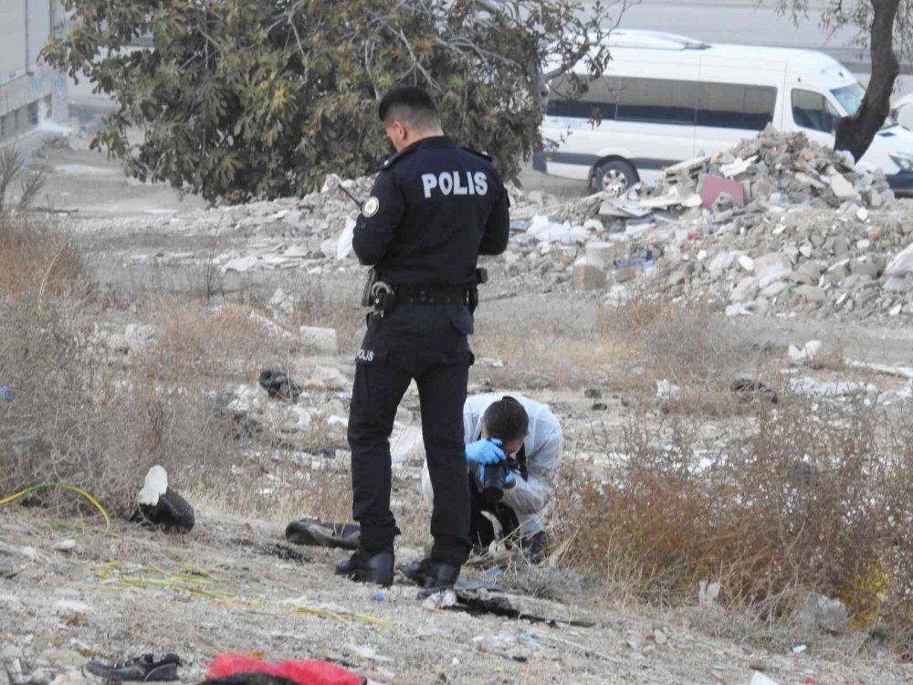 Hurda toplarken çantadan çıkan 5 aylık cenin şok etti