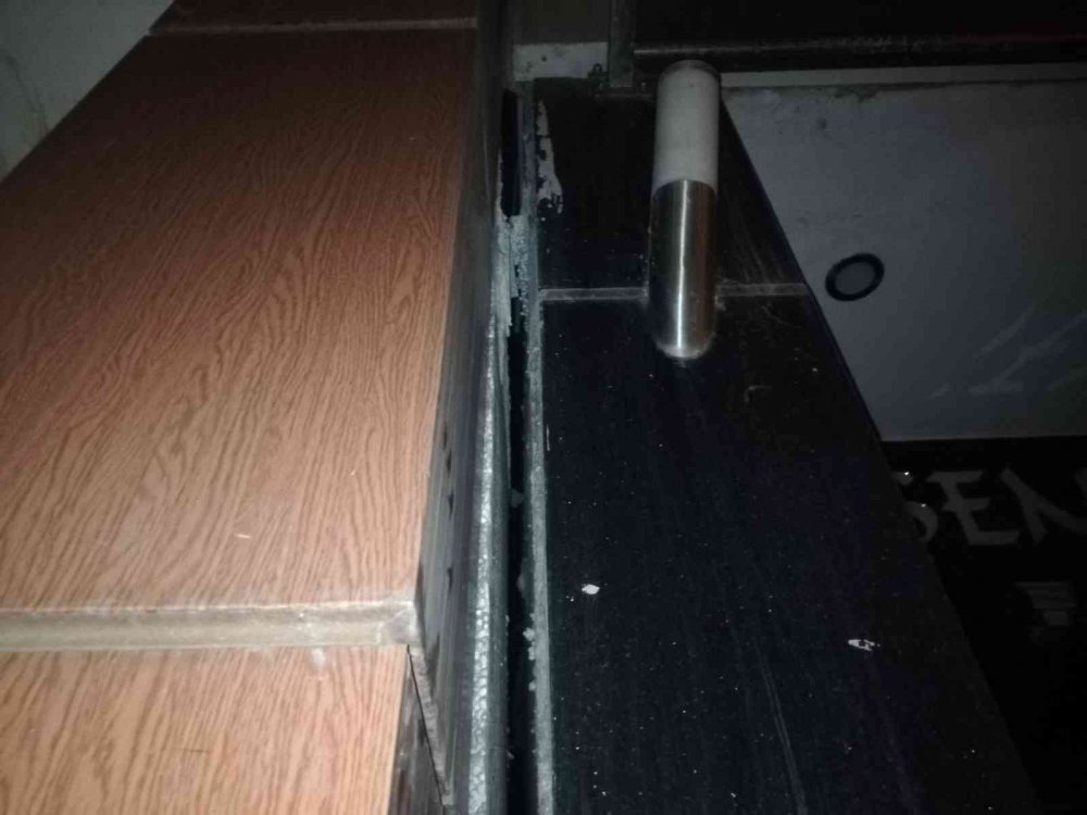 Karşıyaka'da temel kazısında yan bina 20 santim kaydı! 55 daire boşaltıldı