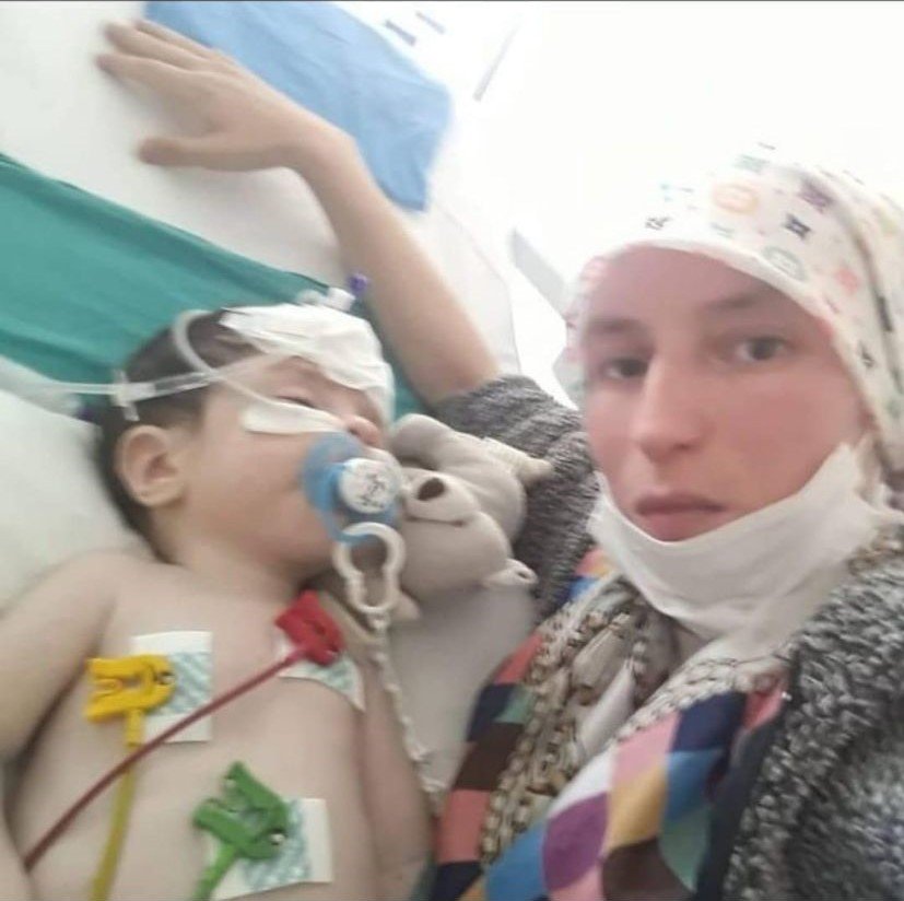 SMA hastası evladının acısına dayanamayan Emine Kiraz defnedildi