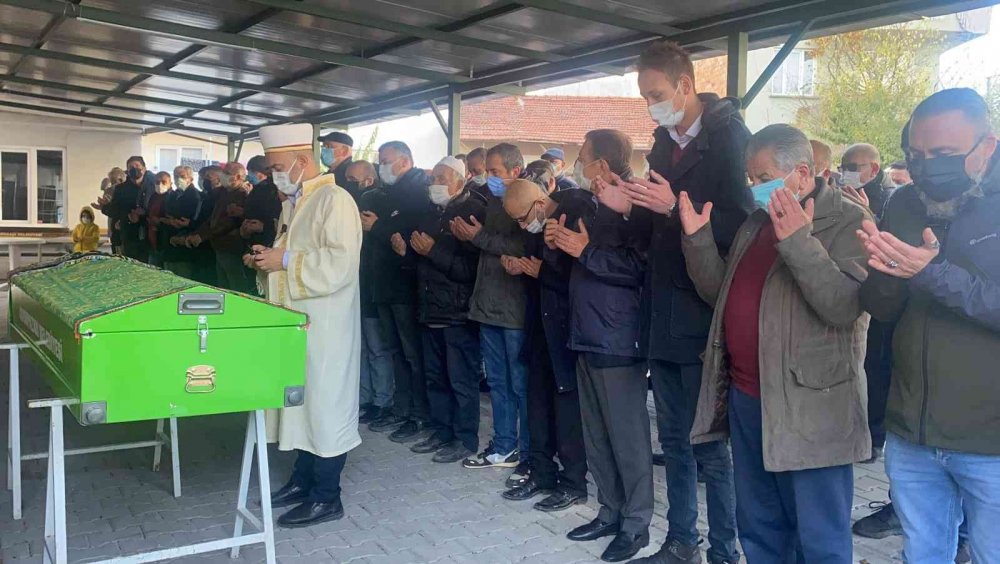 SMA hastası evladının acısına dayanamayan Emine Kiraz defnedildi
