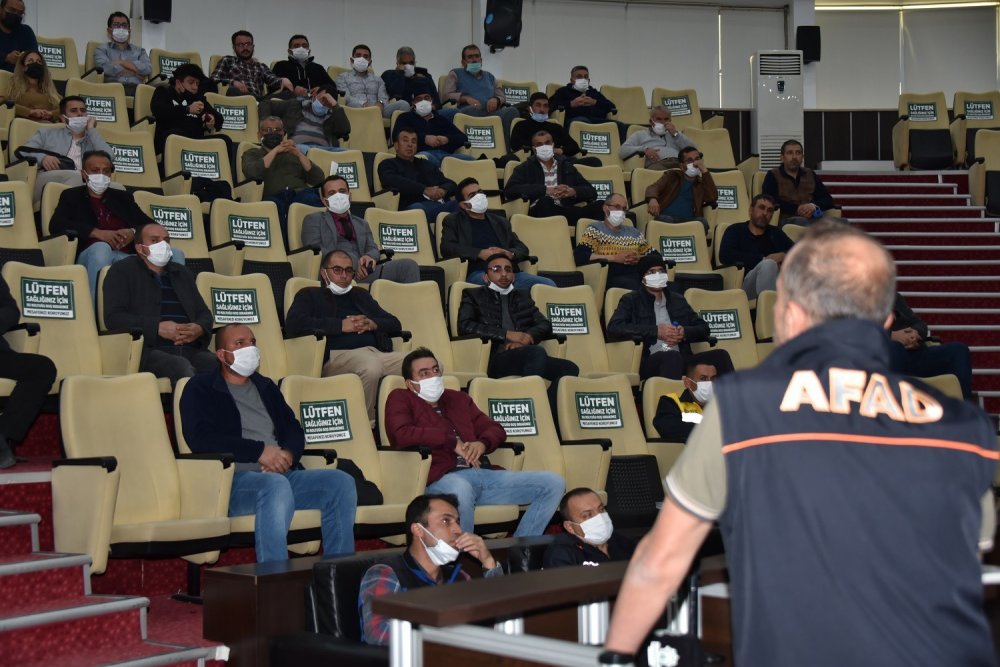 AFAD Konya'dan Karatay Belediyesi personeline 'Afet Farkındalık Eğitimi'