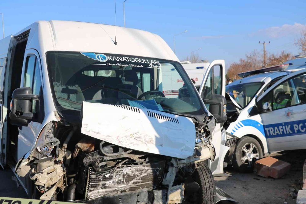 Afyon'da okul servisi ile polis aracının çarpıştığı kazada 2'si polis 10 yaralı! Kimlikleri belli oldu