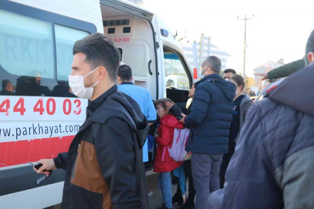 Afyon'da okul servisi ile polis aracının çarpıştığı kazada 2'si polis 10 yaralı! Kimlikleri belli oldu