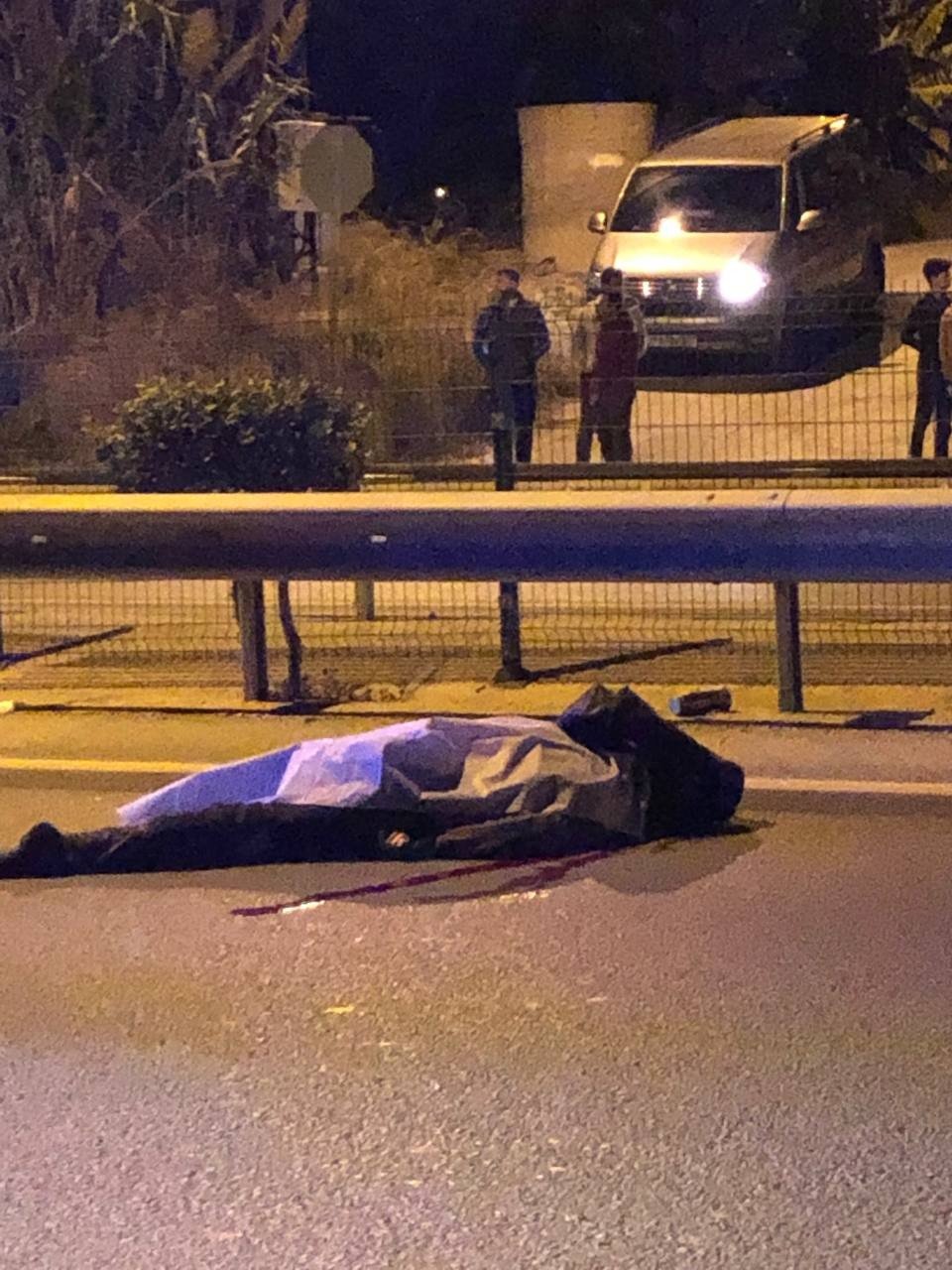 Ticari aracın çarptığı bisikletli iki arkadaş feci şekilde can verdi