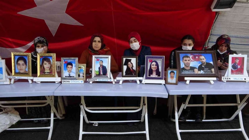 Evlat nöbeti 814'üncü gününde! Yüreği yanık baba Erdinç HDP'nin kandırdığı avukat oğluna seslendi