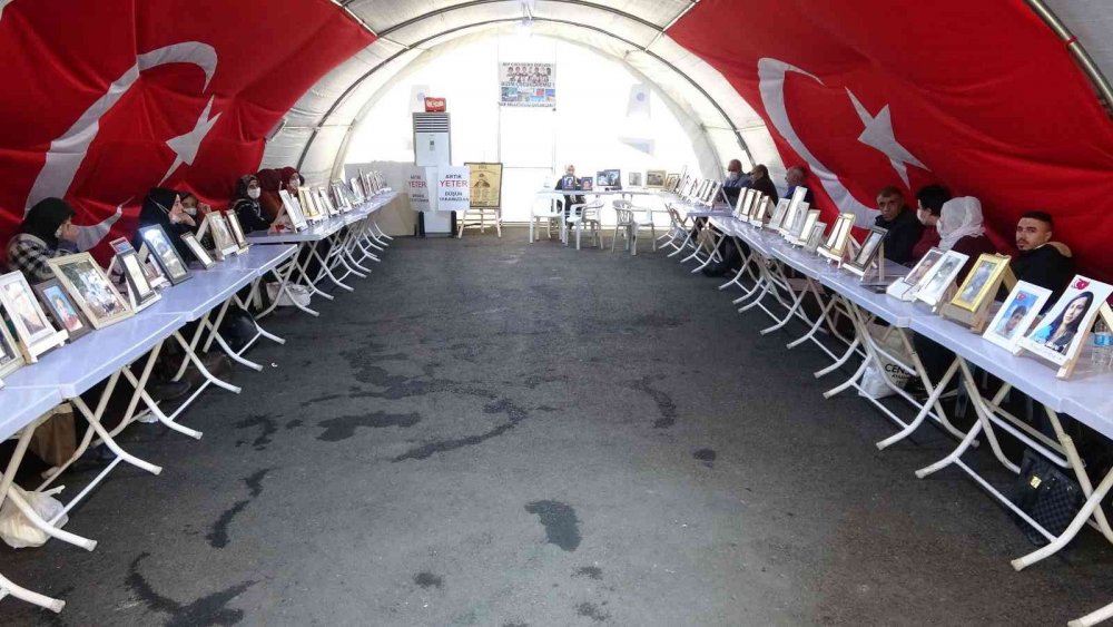 Evlat nöbeti 814'üncü gününde! Yüreği yanık baba Erdinç HDP'nin kandırdığı avukat oğluna seslendi