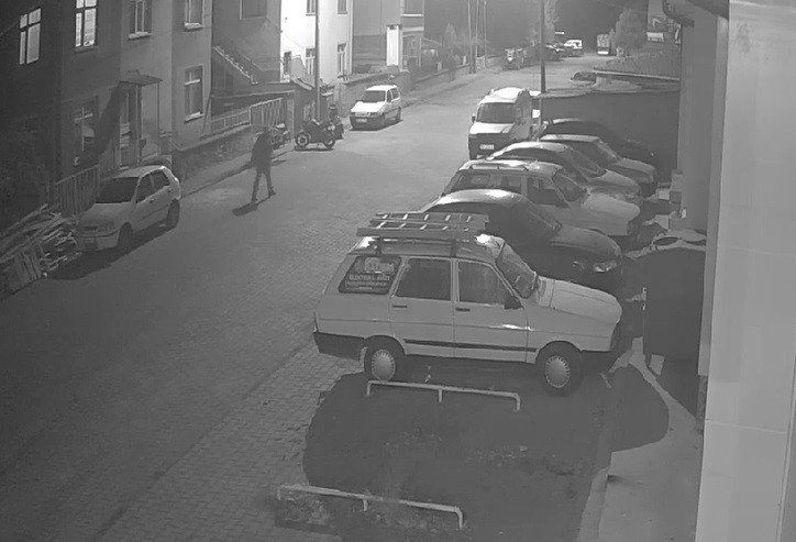Konya’da 3 aracı ateşe veren kundakçı kameraya yakalandı