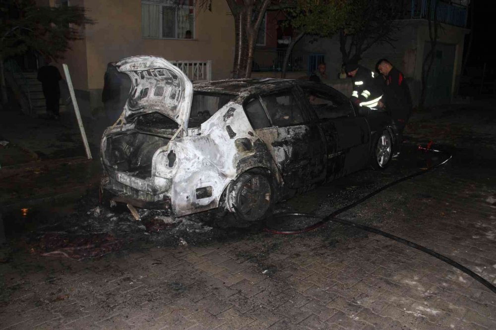 Konya’da sabaha karşı 3 araç kundaklandı! 1 araç alev alev yandı