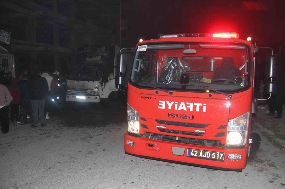 Konya’da sabaha karşı 3 araç kundaklandı! 1 araç alev alev yandı