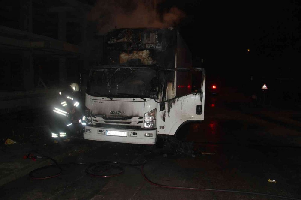 Konya’da sabaha karşı 3 araç kundaklandı! 1 araç alev alev yandı