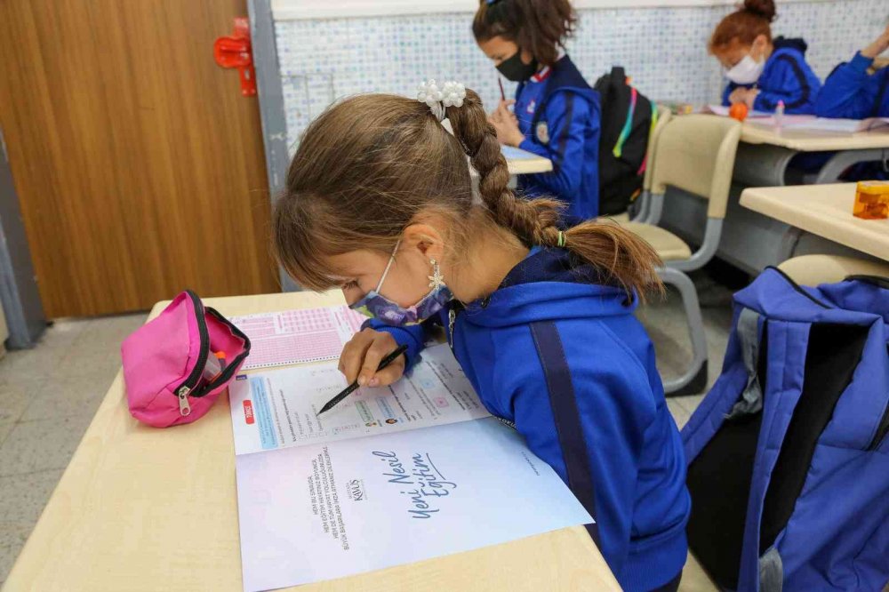 Meram’da 'MEGA' sınavlar başladı! 27 bin 779 öğrenci geleceği için ter döktü