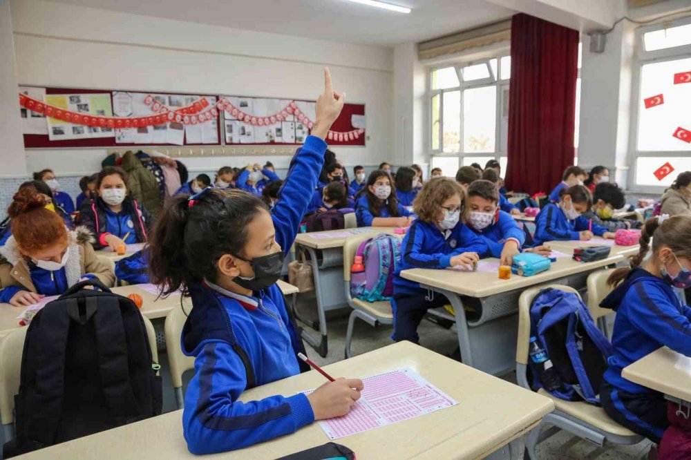 Meram’da 'MEGA' sınavlar başladı! 27 bin 779 öğrenci geleceği için ter döktü