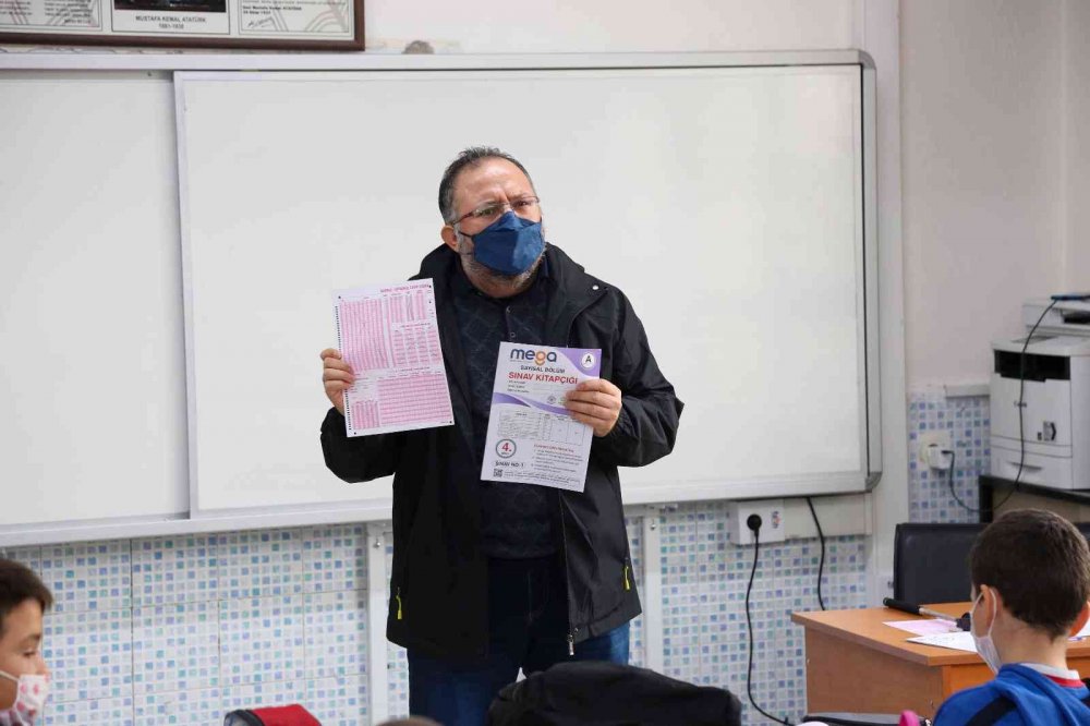 Meram’da 'MEGA' sınavlar başladı! 27 bin 779 öğrenci geleceği için ter döktü