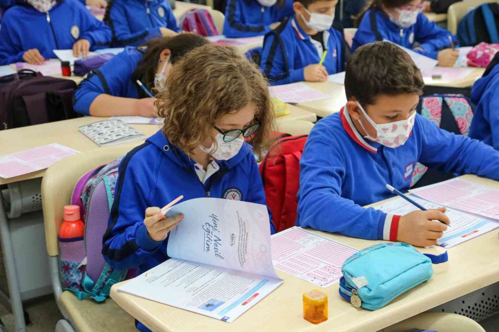 Meram’da 'MEGA' sınavlar başladı! 27 bin 779 öğrenci geleceği için ter döktü