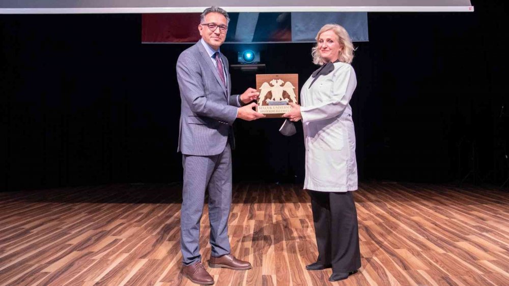 Selçuk Üniversitesi'nde 150 öğrenci 'beyaz önlük' giyerek diş hekimliğine adım attı