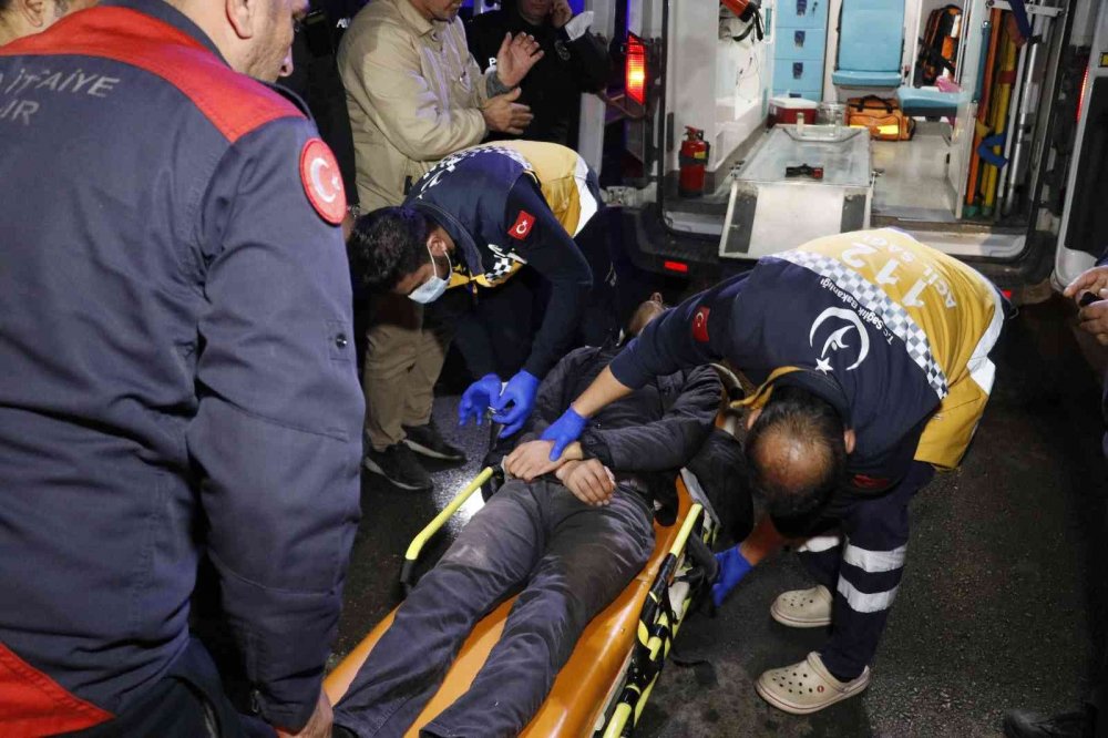 Adana'da barışmak için köprüye çıkan şahsın eşi olay yerine gelmedi