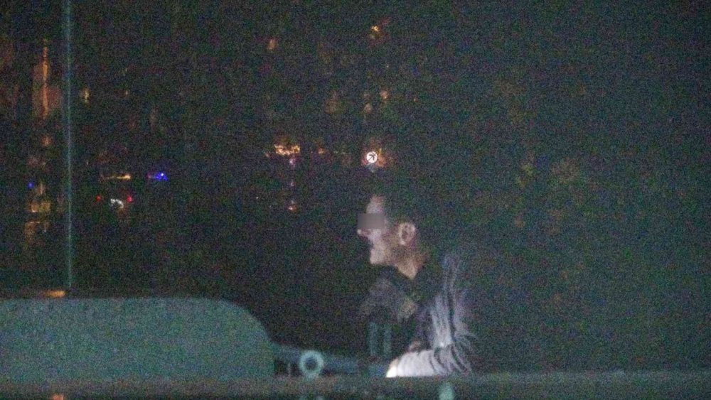 Adana'da barışmak için köprüye çıkan şahsın eşi olay yerine gelmedi