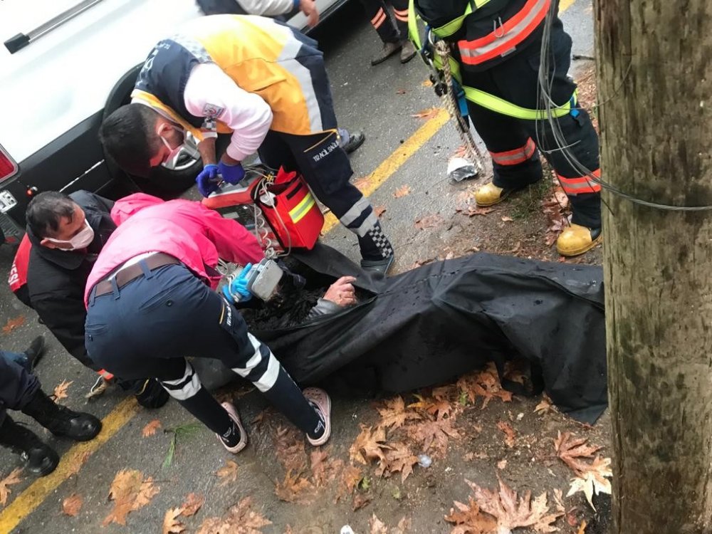 Evinin önünde kozalak toplarken akıma kapılan Bayram Fidan hayatını kaybetti