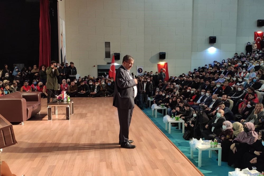 Hayati İnanç'tan Eren Üniversitesi'nde 'Can Veren Pervaneler' konferansı
