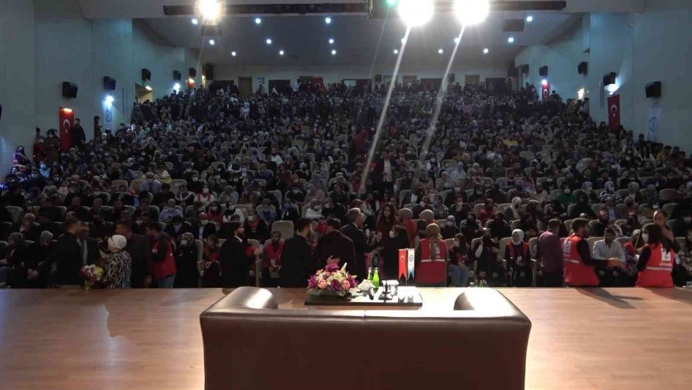 Hayati İnanç'tan Eren Üniversitesi'nde 'Can Veren Pervaneler' konferansı