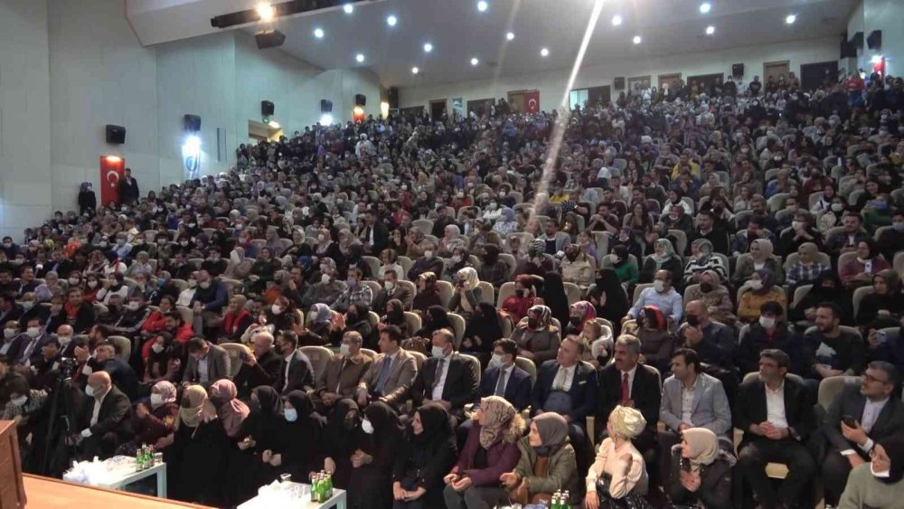 Hayati İnanç'tan Eren Üniversitesi'nde 'Can Veren Pervaneler' konferansı