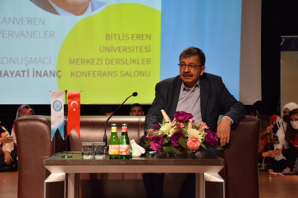 Hayati İnanç'tan Eren Üniversitesi'nde 'Can Veren Pervaneler' konferansı