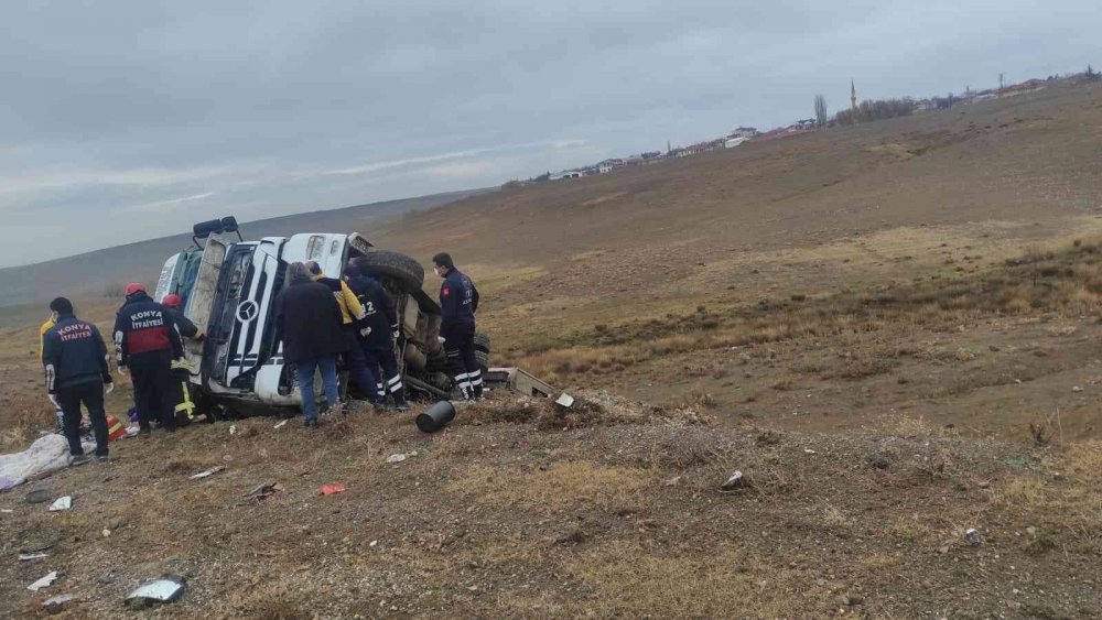 Konya’da yağış kazayı getirdi! Şarampole devrilen akaryakıt tankerinin sürücüsü öldü