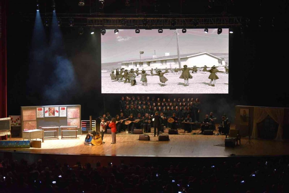 Selçuklu Belediyesi 'Cana Dokunmak' isimli müzikal tiyatroya ev sahipliği yaptı