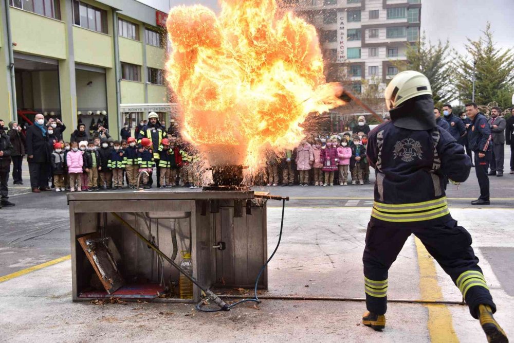 Konya’da birinci sınıf öğrencilerine itfaiye eğitimleri