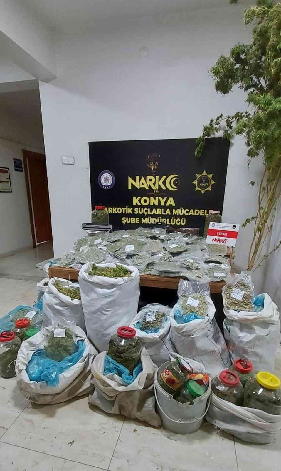 Konya'da zehir operasyonu! Tünel kazdılar, uyuşturucu gömdüler yine de Narkotik’ten kaçamadılar
