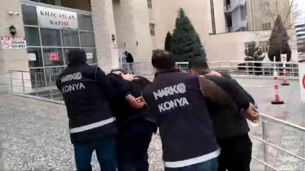 Konya'da zehir operasyonu! Tünel kazdılar, uyuşturucu gömdüler yine de Narkotik’ten kaçamadılar