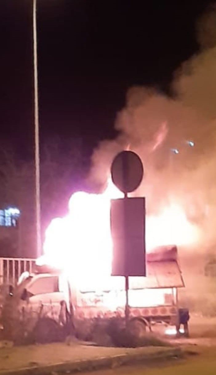 Afyon'da seyyar tatlı aracı alev topuna döndü! 1 yaralı