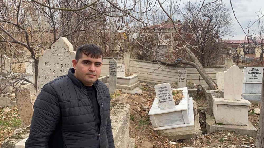 Konya depremi sonrası Bolvadin'de korkutan manzara! Yarıklar büyüyor