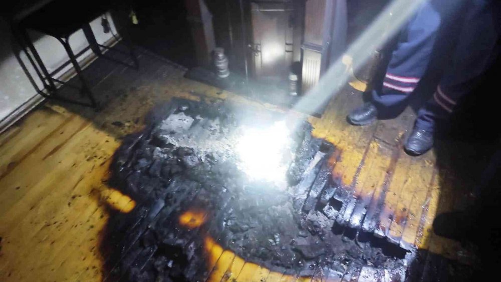 Konya’da görünmez kaza! Yere düşen televizyon evi yakıyordu