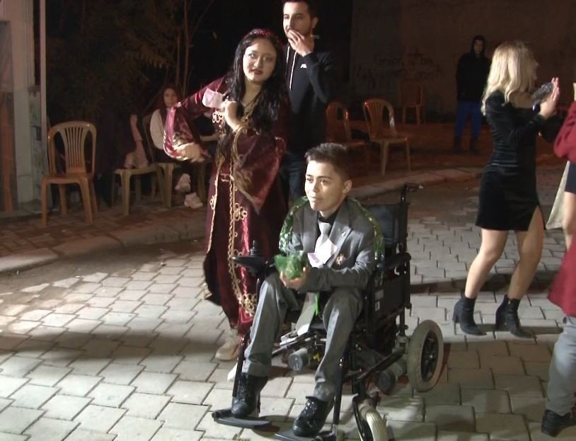 Sosyal medya aşkı engel tanımadı